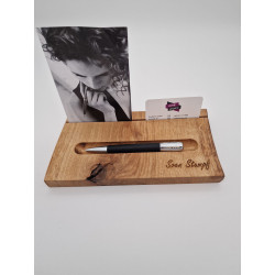 Handgefertigte geölte Holz Schreibtischablage für ein Schreibinstrument mit geradem Schlitz inkl. Gravur