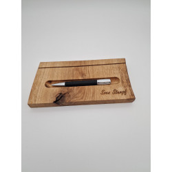 Handgefertigte geölte Holz Schreibtischablage für ein Schreibinstrument mit geradem Schlitz inkl. Gravur
